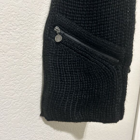 Calvin Klein Women’s Black Wide Knit Pockets Zippers One Size Scarf Wrap NWT - Picture 4 of 10